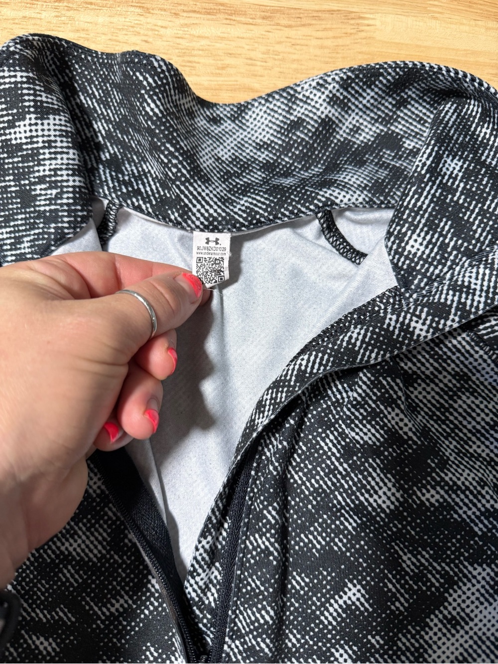 Women’s Under Armour Black White Quarter Zip Pullover Jacket - Picture 3 of 6